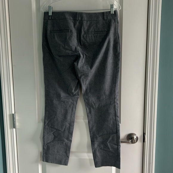Banana Republic Mid-Rise Skinny Sloan Pants in Grey Size 6 - Picture 4 of 7